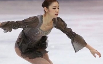 김연아(피겨스케이팅선수)
김연아의 매니지먼트사 올댓스포츠는 지난 9일 “김연아의 의상은 국내 디자이너 안규미 씨의 작품으로 김연아 선수 본인의 의견도 반영된 작품이다”고 밝혔다