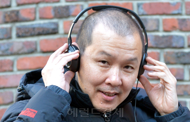 뮤지션 정원영 본사방문. 박현구 기자phko@heraldcorp.com 2012.12.04
뮤지션 정원영 본사방문. 박현구 기자phko@heraldcorp.com 2012.12.04
뮤지션 정원영 본사방문. 박현구 기자phko@heraldcorp.com 2012.12.04