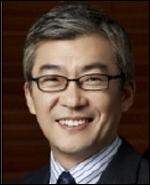 이승국(금융인/동양증권 대표이사)
위기를 새로운 디딤돌로 만드는 변화에는 이승국<사진> 대표이사가 함께했다. 이 대표를 비롯한 동양증권 임원은 지난 7월부터 매달 자사주 매입에 나서고 있다. 한 달에 한 번씩 자사주 매입을 통해 ‘경영책임’을 다한다는 의지다.