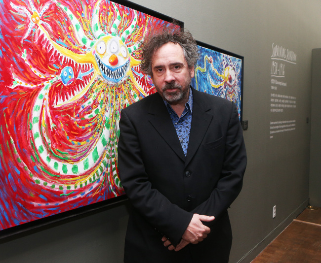 팀 버튼(Tim Burton/영화감독)
Director Tim Burton poses in front of his artwork on exhibition at Seoul Museum of Art on Tuesday.   Yonhap News