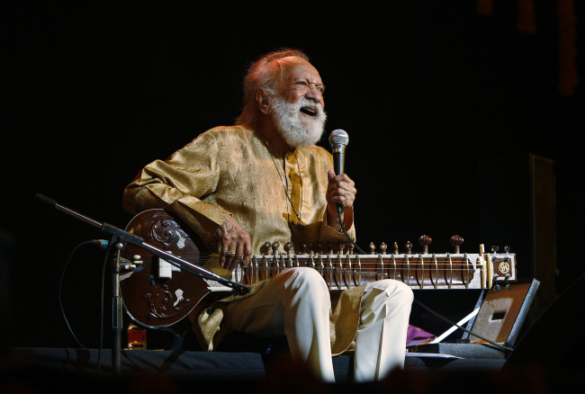 In this Feb. 7, 2012, file photo, Indian musician Ravi Shankar laughs as he speaks during a concert in Bangalore, India.   AP-Yonhap News