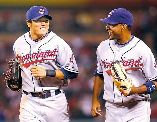 추신수(좌/야구선수/클리블랜드 인디언스)
Choo Shin-soo (left) batted .283 with 16 home runs and 67 RBIs last season. File photo
