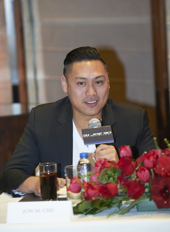존추(Jon Chu/영화감독)
영화 ‘지.아이.조 2’의 존 추 감독이 가장 기억에 남는 장면으로 배우 이병헌의 독백신을 손꼽았다.
존 추 감독은 지난 12월 12일 오후 홍콩 그랜드 하얏트 호텔에서 열린 ‘지.아이.조 2’ 3D영상 최초 공개 아시아프레스데이에서 “1분 동안 독백을 하는 이병헌의 모습을 촬영하고 난 후 현장의 모든 스태프들과 배우들이 그를 달리 봤다”고 밝혔다.
