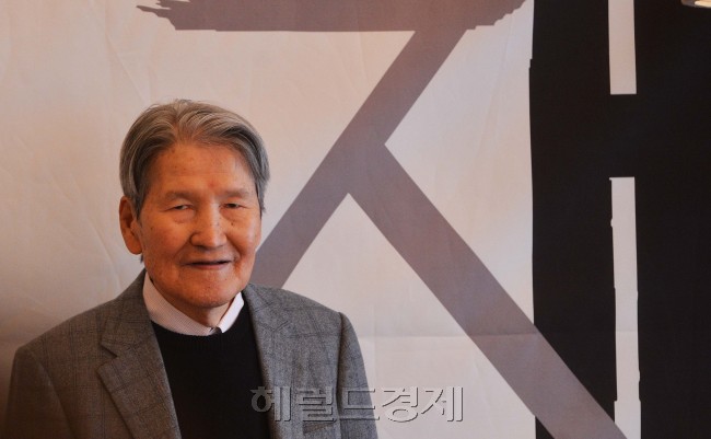 박맹호 민음사대표.<br />이상섭 기자. babtong@heraldcorp.com 2012.12.11
박맹호 민음사대표.
이상섭 기자. babtong@heraldcorp.com 2012.12.11