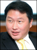 최태원(기업인/SK그룹 회장)
SK그룹(회장 최태원ㆍ사진)이 사회복지공동모금회(이하 공동모금회ㆍ사랑의 열매)에 ‘행복나눔 성금’ 120억원을 기탁했다.