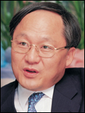 김진형(기업인/남영비비안 대표이사)
비비안’으로 알려진 ㈜남영비비안 김진형 대표이사 사장이 12일 양재동 엘타워에서 열린 ‘제 5회 코리아패션대상’에서 대통령 표창을 수상했다.