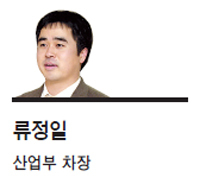 류정일(언론인)
"2012년 연결 결산에서 6800억엔의 적자를 기록했습니다. 오로지 사장인 저의 책임입니다. 엎드려 사죄드립니다. 그리고 사장직을… 그만두겠습니다.”
시마 고사쿠(島耕作ㆍ64) 사장이 사퇴를 발표했다. 그는 실존 인물이 아니다. 우리에게는 만화 ‘시마 과장’으로 익숙한 그가 지난 6일 일본에서 발매된 주간 만화잡지 ‘모닝’ 최신호에서 사의를 표했다. 사장에 오른 지 4년 만이다.