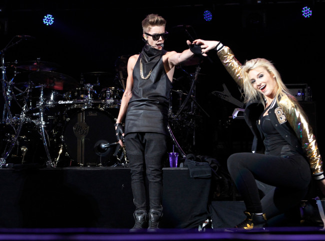 Justin Bieber performs at Hot 99.5's Jingle Ball 2012 at the Patriot Center in Fairfax, Virginia on Tuesday. (UPI-Yonhap News)