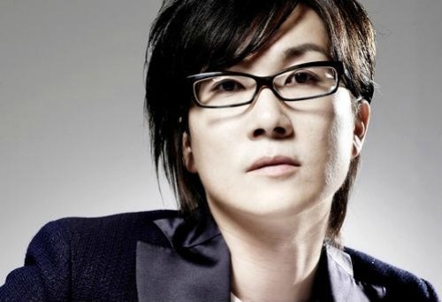 서태지(정현철/가수)
가수 서태지의 평창동 단독주택 건설 소송에 대해 법원은 서태지의 손을 들어줬다. 서울중앙지법 민사합의29부(손지호 부장판사)는 13일 가수 서태지(본명 정현철)가 건설업체를 상대로 낸 손해배상 청구소송에서 “피고는 3억7000여만원을 지급하라”며 원고 일부승소 판결했다.
