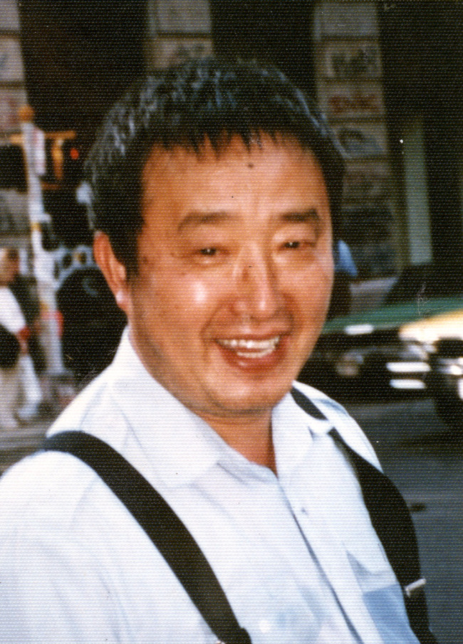 백남준(비디오아티스트)
백남준 선생에 대한 이야기는 여러 경로를 통해 많이 반복되었다. 나도 두 권의 책을 썼지만 이영철, 김홍희 씨와 같은 전문학자들의 저술도 괄목할 만하다. 그리고 백남준에 대한 아마추어리즘도 너무 많이 존재하는 것이 사실이다.