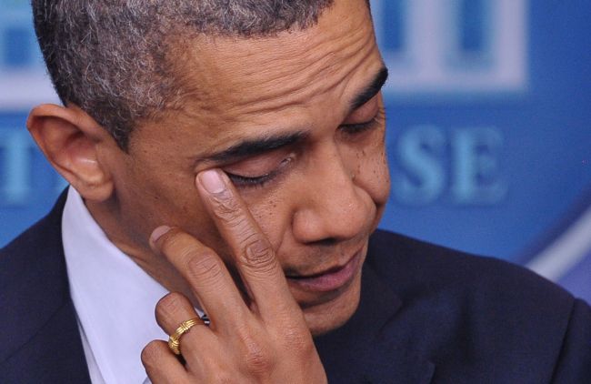 U.S. President Barack Obama wipes his eye as he speaks during a previously unannounced appearance in the Brady Briefing Room of the White House in Washington, D.C., Friday.   AFP-Yonhap News