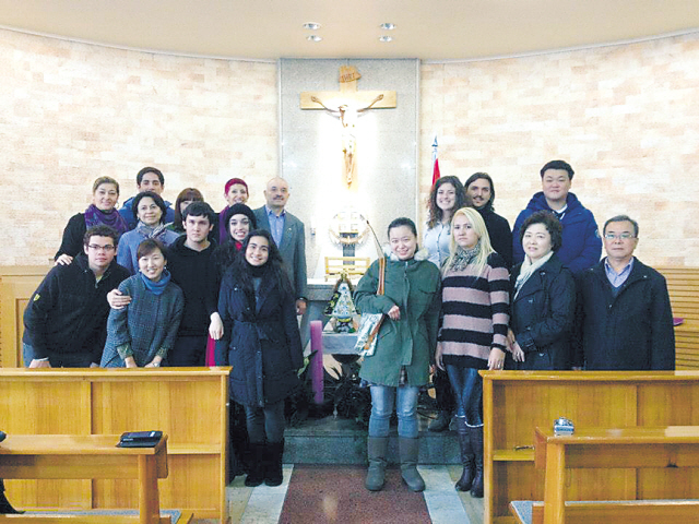 Paraguayan Ambassador to Korea Ceferino Valdez (in suit) poses beside a
statue of Our Lady of Caacupe with a church congregation celebrating the Festival of the Virgin of Caacupe at the Catholic International Parish of Seoul in Hannam-dong on Dec. 2. (Paraguay Embassy)