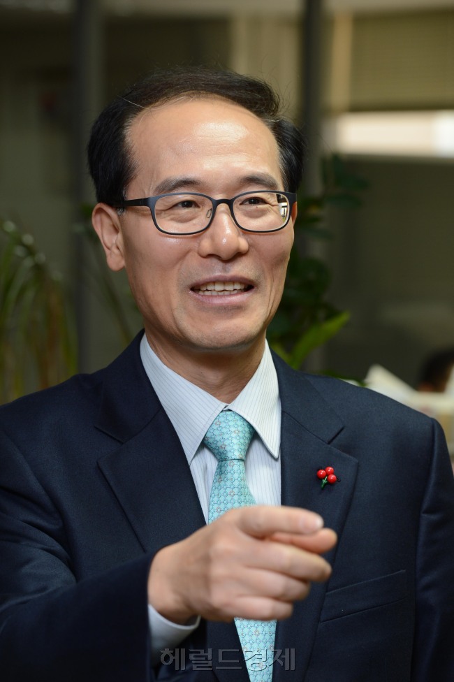 심오택국무총리실사회통합정책실장.<br />정희조 기자/checho@heraldcorp.com 121213
심오택국무총리실사회통합정책실장.
정희조 기자/checho@heraldcorp.com 121213
심오택국무총리실사회통합정책실장.
정희조 기자/checho@heraldcorp.com 121213