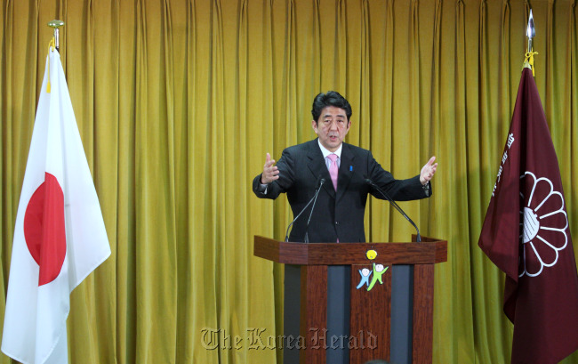 Shinzo Abe, Japan's incoming prime minister and president of the Liberal Democratic Party, speaks at a news conference at the party's headquarters in Tokyo on Monday. (Bloomberg-Yonhap News)