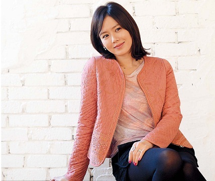 손예진(손언진/배우)
Since her debut in 2000, actress Son Ye-jin’s forte has been romantic dramas.
Though she’s done a few comedies (“The Art of Seduction,” “My Wife Got Married”) and a thriller (“White Night”), some of her most memorable roles are still the beautiful-yet-tragic heroines of her box-office-hit tearjerkers.
