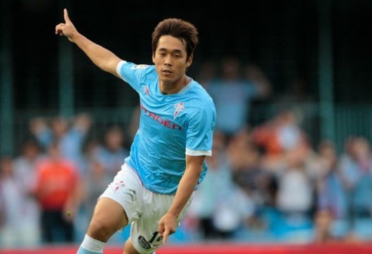 박주영(축구선수/아스날FC/FW)
박주영(셀타비고)이 레알 베티스전에 선발 출전했지만 이렇다할 활약을 하지 못한 채 전반 45분만 뛰고 교체됐다. 셀타 비고는 2연패했다.
셀타 비고는 18일(한국시간) 스페인 비고의 발라이도스 경기장에서 열린 2012-2013 프리메라리가 16라운드 레알 베티스와 홈 경기에서 후반 36분 호르헤 몰리나에게 결승골을 내주며 0-1로 패했다.