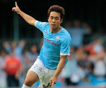 박주영(축구선수/아스날FC/FW)
박주영(27ㆍ셀타 비고·사진)이 2경기 연속 선발 출전했지만 득점 포인트를 올리지 못한 채 교체됐다. 셀타 비고는 18일(한국시간) 스페인 비고의 발라이도스 경기장에서 열린 2012-2013 프리메라리가 16라운드 레알 베티스와 홈 경기에서 후반 36분 호르헤 몰리나에게 결승골을 내줘 0-1로 졌다.