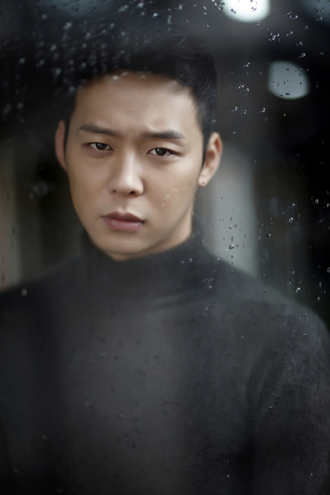 박유천(배우)
올해는 김수현(24), 송중기(27), 박유천(26) 등 젊은 꽃미남 남자배우들의 연기가 돋보인 한 해였다. 겉으로는 미소년, 아이돌 같은 앳된 남자들이 얼굴과 외모만 멋있는 게 아니라 연기도 잘한다는 게 공통점이다. 그래서 이들은 모두 작품을 통해 ‘~앓이’ 현상을 만들어냈다. 이제 꽃미남이 연기 못한다는 편견은 확실히 버려야 할 것 같다.