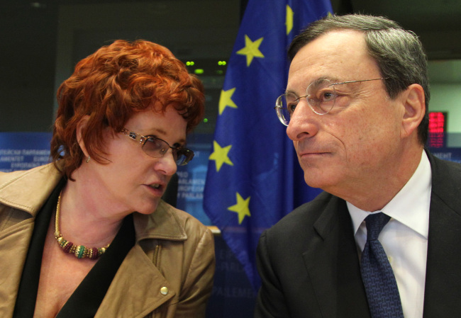Chairwoman of the Committee on Economic and Monetary Affairs Sharon Bowles (left) talks to President of the European Central Bank Mario Draghi, during a meeting of the Committee on Economic and Monetary Affairs, at the European Parliament building, in Brussels on Monday.
AP-Yonhap News