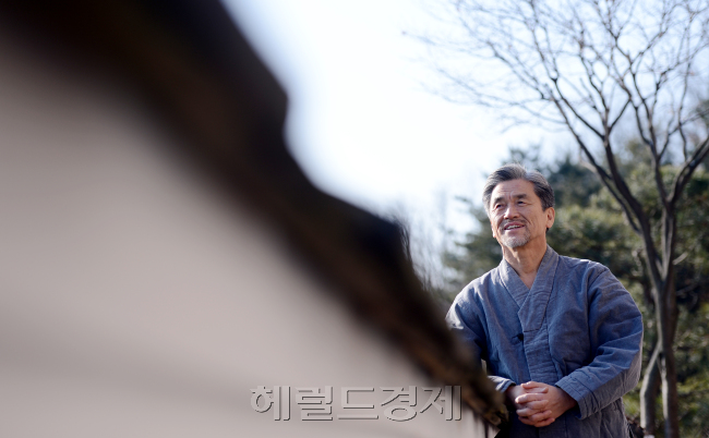 소리꾼 장사익 인터뷰./안훈기자 rosedale@ 2012.12.18
소리꾼 장사익 인터뷰./안훈기자 rosedale@ 2012.12.18