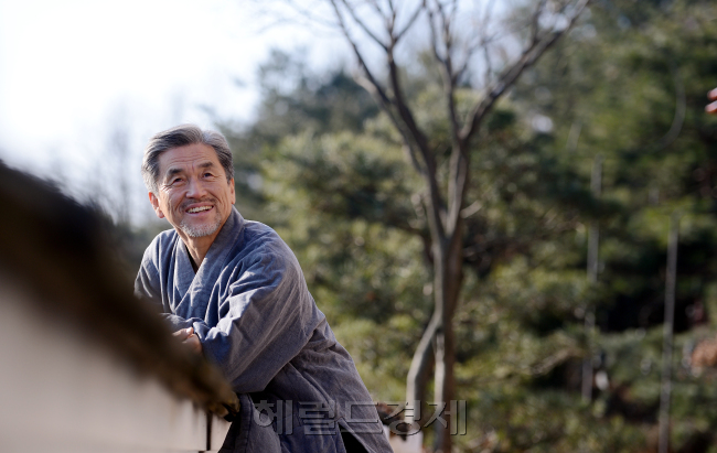 소리꾼 장사익 인터뷰./안훈기자 rosedale@ 2012.12.18
소리꾼 장사익 인터뷰./안훈기자 rosedale@ 2012.12.18