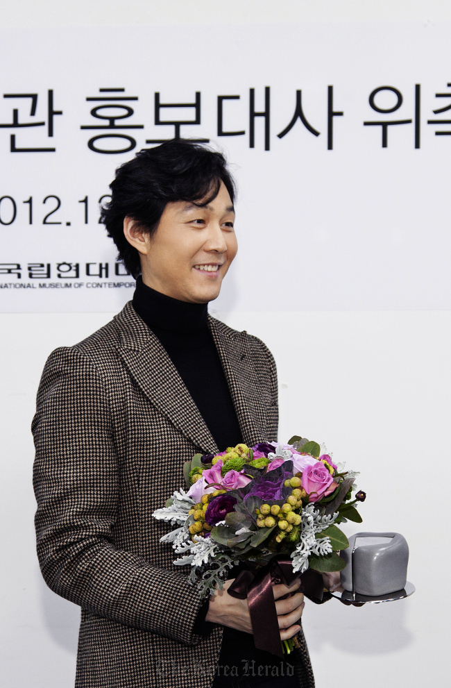 Lee Jung-jae poses for a photo at the appointment ceremony on Friday.   NMOCA