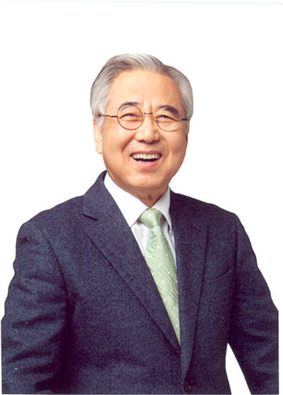 문용린(서울특별시교육청교육감)
제 19대 서울시교육감에 당선되며 1년 6개월의 임기를 시작한 문용린(65) 당선인은 “우선적으로 무너진 교단을 안정시키는 일부터 중점적으로 추진하겠다”고 밝혔다.