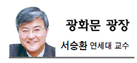 서승환(교수)
최근 발표에 의하면 우리나라의 총저축률은 30.4%로 1982년 3/4분기의 27.9% 이래 최저 수준을 기록한 것으로 나타났다. ‘저축은 미덕’이어서 저축률이 하락하면 여러 가지 문제가 일어나게 된다. 저축은 투자의 재원이므로 저축률이 하락하면 투자 여력이 감소할 수밖에 없으며 이는 장기적으로 성장잠재력의 하락으로 나타나게 된다.