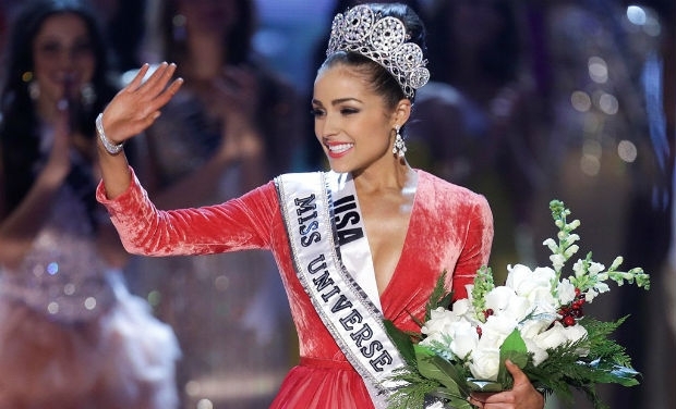 Miss Universe Olivia Culpo waves her hand to the audience. (AP)