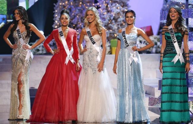 Miss Universe Olivia Culpo (second from left) and four contestants. (AP)