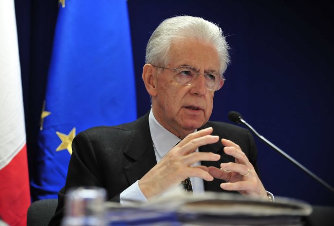 <YONHAP PHOTO-0044> (121221) -- BRUSSELS, Dec. 21, 2012 (Xinhua) -- Photo taken on Dec. 14, 2012 shows Italian Prime Minister Mario Monti gestures during a press conference of the European Union Summit in Brussels, capital of Belgium. Italian Prime Minister Mario Monti resigned Friday after parliament gave final approval to the 2013 budget law. (Xinhua/Ye Pingfan) /2012-12-22 04:54:50/ <저작권자 ⓒ 1980-2012 ㈜연합뉴스. 무단 전재 재배포 금지.>
Italian Prime Minister Mario Monti gestures during a press conference of the European Union Summit in Brussels on Dec. 14.   Xinhua-Yonhap News