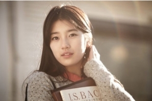 수지(배수지/가수/미쓰에이)
걸그룹 미쓰에이의 수지가 온라인 상에서 성희롱을 당해 충격을 주고 있는 가운데 소속사가 강력한 법적 대응을 시사했다.
수지의 소속사 JYP엔터테인먼트 측은 24일 “수지와 관련한 성희롱 게시물에 대해 법적 대응하겠다”고 밝혔다.