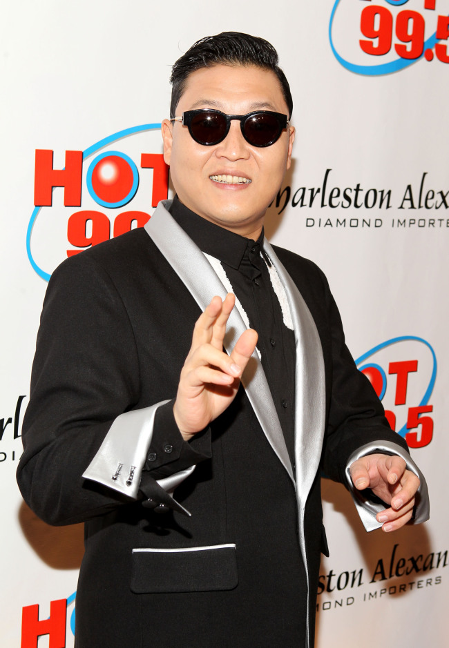 <YONHAP PHOTO-0642> WASHINGTON, DC - DECEMBER 11: Singer PSY attends Hot 99.5's Jingle Ball 2012, presented by Charleston Alexander Diamond Importers, at The Patriot Center on December 11, 2012 in Washington, D.C. Paul Morigi/Getty Images for Jingle Ball 2012/AFP== FOR NEWSPAPERS, INTERNET, TELCOS & TELEVISION USE ONLY ==../2012-12-12 10:01:28/ <저작권자 ⓒ 1980-2012 ㈜연합뉴스. 무단 전재 재배포 금지.>
Psy
Psy