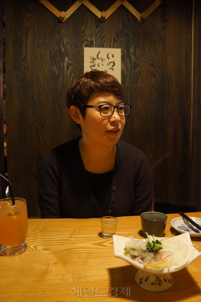 강허달림(강경순/가수)
강허달림은 오는 28일 오후 8시 서울 장충동 스테이지팩토리홀에서 ‘소리, 그녀가 되다’란 타이틀로 공연을 펼친다. 단 하루 140석 규모로 펼쳐지는 조촐한 공연이다. 강허달림은 이번 공연을 ‘초심으로 되돌아가기 위한 공연’이라고 정의했다.