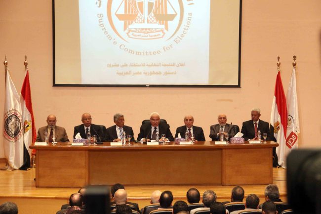 Head of Egyptian Supreme Elections Commission Samir Ahmed Aboul-Maaty (center) speaks at a press conference in Cairo on Tuesday.   Xinhua-Yonhap News
