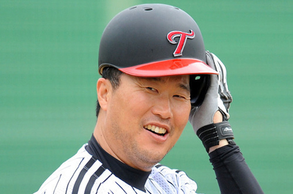 기량은 예전같지 않아도 열정만큼은 신인 못지 않은 노장들의 2013년이 기대된다. 위부터 시계방향으로 김병지(프로축구 경남), 박경완(SK), 최동수(프로야구 LG).