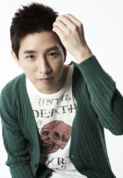 이석재(개그맨)
이석재가 내년 결혼식을 올린다. 오는 3월23일 서울 청담동 프리마 호텔에서 개그맨 이석재가 방송 작가 황모씨와 결혼식을 올릴 예정이다. 이석재와 황씨는 tvN ‘막돼먹은 영애씨9’와 투니버스 ‘막이래쇼’를 통해 인연을 맺고 연인으로 발전하게 됐다.