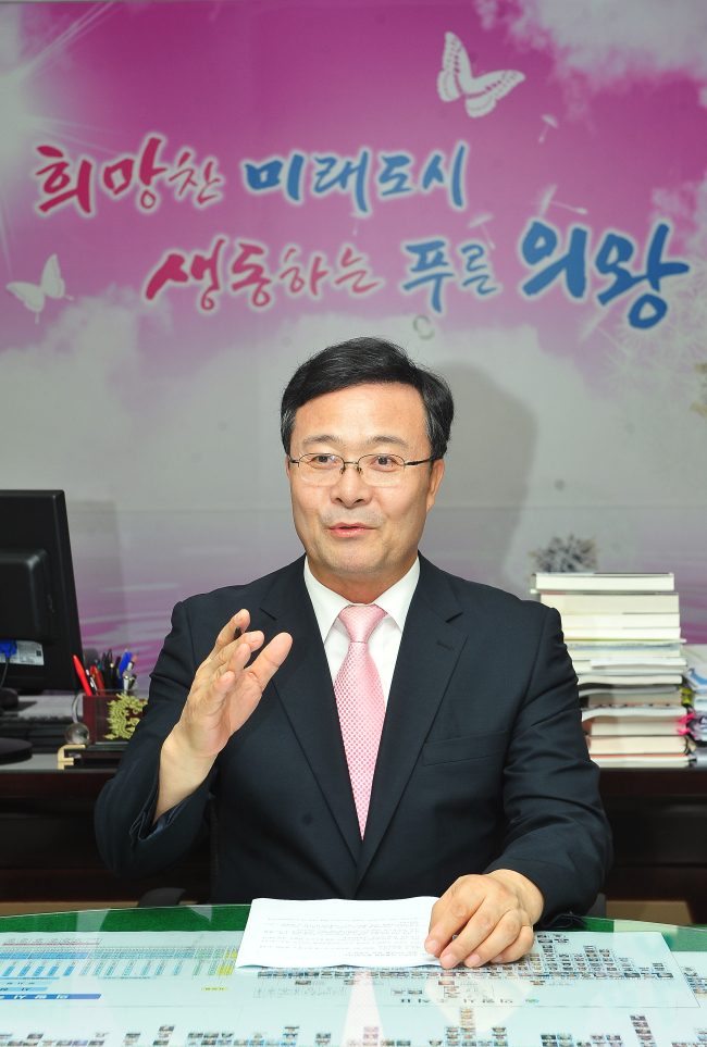 김성제(의왕시장)
김성제<사진> 의왕시장이 계사년(癸巳年) 새해에는 일자리 창출을 통한 민생경제 안정, 으뜸교육도시 구현에 역점을 두는 등 더욱 내실있는 시정을 펼쳐나겠다고 밝혔다.