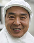 김동남(기업인/짜로사랑대표)
김동남(52ㆍ사진) 씨는 ‘짜로사랑’이라는 두부공장을 운영하며 어려운 형편의 이웃에게 자활과 자립의 길을 열어주고 있는 사회적 기업의 최고경영자(CEO)다. 짜로사랑은 ‘진짜로 우리 농산물을 사랑하는 사람들’이라는 뜻이다. 순수 국내산 콩만 사용한다.