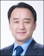황은성(안성시장)
황은성<사진> 안성시장은 31일 미리 배포한 신년사를 통해 “ 민선 5기 내내 투자유치와 일자리 창출을 통한 지역경제 활성화를 위해 많은 노력을 경주해 그결과 락앤락, KCC 등의 대기업을 유치하고 현재 건축공사가 진행 중에 있다”며 “ 올해 내에 그 동안 투자유치 실적이 일자리로 나타날 것”이라고 밝혔다.