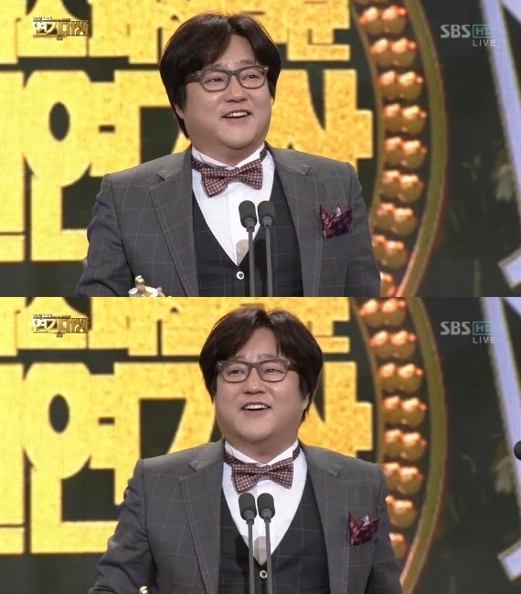 곽도원(배우)
배우 곽도원이 특별 연기상 드라마 스페셜 부문을 수상했다.
곽도원은 암동 SBS 프리즘타워에서 생방송으로 진행된 ‘2012 SBS 연기대상’시상식에서 특별 연기상 드라마 스페셜 부문을 수상하는 영예를 안았다.