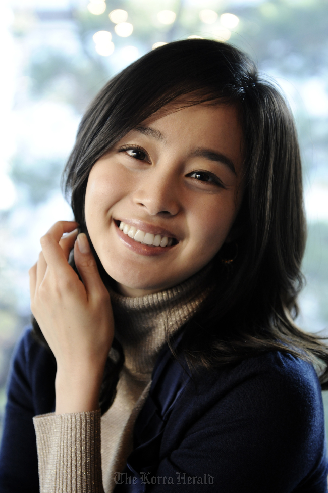 김태희(배우)
Kim Tae-hee   The Korea Herald