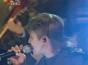 이홍기(가수/FT아일랜드)
그룹 FT아일랜드 이홍기가 공연도중 가사 실수를 저질렀다.
FT아일랜드는 지난달 31일 MBC 일산드림센터에서 진행된 ‘2012 MBC 가요대제전’ 에 출연해 주니엘과 함께 합동공연을 펼쳤다.
　