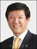 조준희(금융인/기업은행장)
조준희 IBK기업은행장은 2일 “금융환경의 가장 큰 변화는 ‘금융소비자보호’”라면서 “‘우리 스스로 사고 싶지 않은 상품은 결코 판매하지 않는다’는 자세를 가져야 한다”고 강조했다.