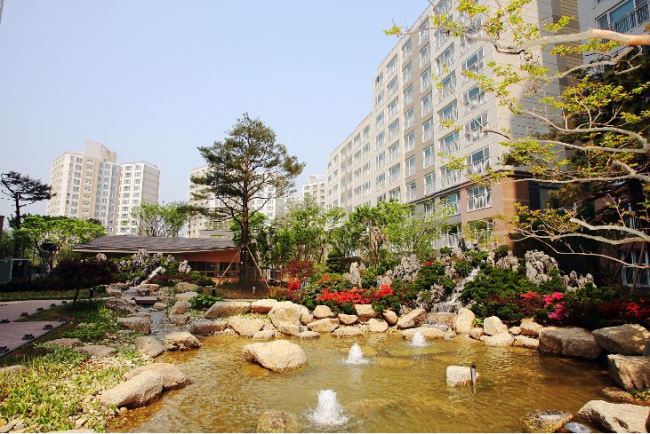부동산 전문가들은 올해 주택토토사이트 로그인 뚫기이 상반기에 약세를 보이다 하반기엔 강세로 돌아서는 ‘상약하강’을, 오피스텔 등 수익형 부동산은 공급과잉으로 약세를 띨 것이란 전망을 내놓고 있다.