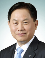 서진원(금융인/신한은행장)
신한은행은 2일 서울 태평로 신한은행 본점 20층에서 ‘2013년 시무식’을 열고 2013년 전략목표를 ‘창의와 혁신, 새로운 신한스탠더드 확립’으로 정했다고 밝혔다.