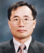 박광호(금융인/KB생명보험부사장)
KB금융그룹은 2일 KB생명보험 신임 부사장에 박광호 국민은행 서대구지역본부장을 선임했다고 밝혔다. 박광호(55ㆍ사진) 신임 부사장은 경북고, 연세대 정치외교학과를 졸업한 뒤 워싱턴대학교 대학원 경영학 석사 학위를 취득했다. 이후 국민은행 외화자금부장, 홍콩현지법인장, 해외사업본부장, 강서지역본부장, 서대구지역본부장 등을 역임했다.