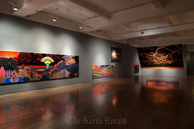 Paintings by Ahn Doo-jin are on exhibit at the “Galapagos” exhibition at the Ilmin Museum of Art.   Ilmin Museum of Art