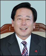 조억동(경기도광주시장)
광주시(시장 조억동·사진)가 지속적인 교육부문에 대한 투자에 힘입어 대학진학률과 취업율이 급상승하는 등 ‘명품 교육도시’로 거듭나고 있다.
광주시는 2007년 교육경비보조에 관한 조례 제정 이후 지난 6년간 총 656억원의 예산을 교육분야에 집중 투자해온 데 따라 학교운영과 학력신장, 창의·인성교육, 교육환경이 크게 개선되고있는 것으로 나타났다고 2일 밝혔다.
