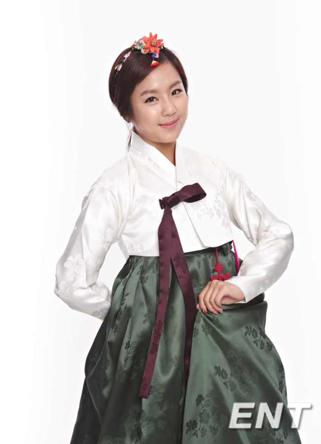 예원(김예원/가수/쥬얼리)
2013 계사년(癸巳年)의 해가 밝았다. 바야흐로 뱀의 해가 시작된 것. 누구에게나 의미 있는 새로운 해이지만, 자신의 띠인 해를 맞이한 이들에게는 더욱 특별할 터. 뱀띠인 걸그룹 쥬얼리 예원 역시 2013년에 더욱 의미를 부여했다.